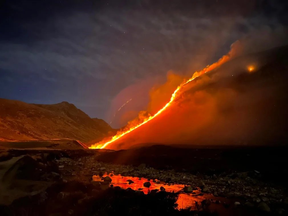 Hey #LOTRO fans, the ski report from Mount Doom doesn't look very promising for this weekend.  Put your snowboards away and hang out with Big Ed and the gang as they search Middle Earth for some fresh powder tonight on "Adventures After Dark" at twitch.tv/LOTROstream