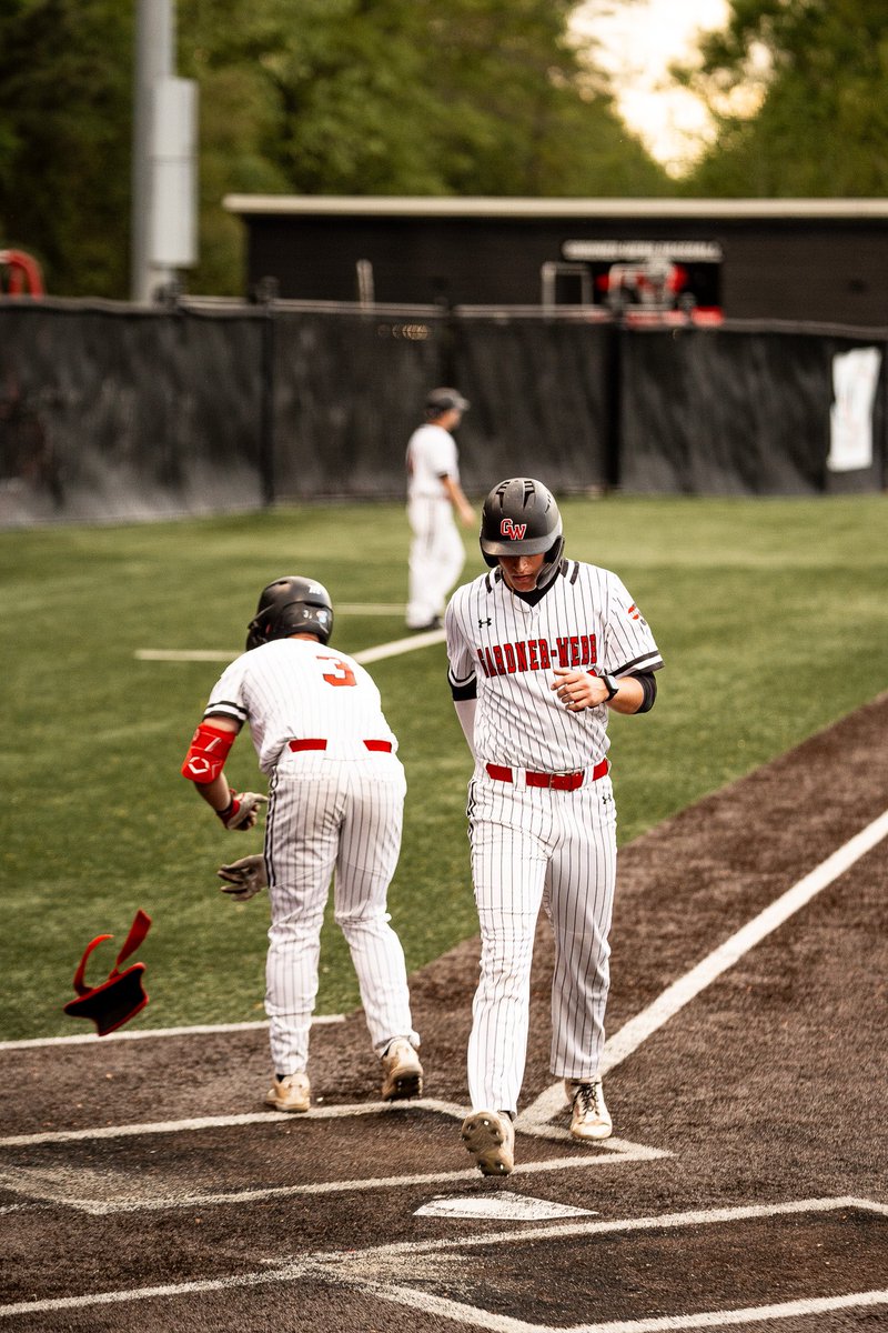GOODNIGHT 

DAWGS WALK IT OFF 

CAP HITS IT. WILLO SCORES IT

BALLLLL GAME 

10-9