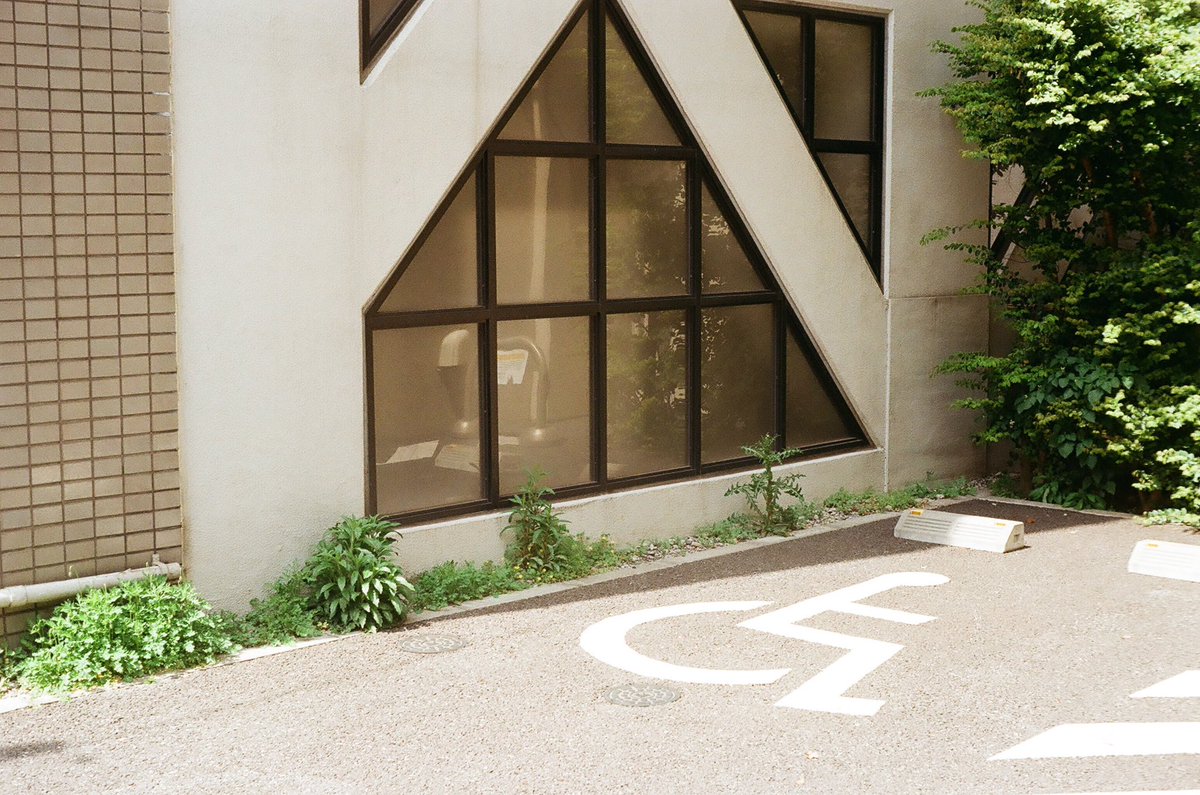 nisshincamera's tweet photo. 【今日の試写】1
📷LEICA IIIc 1949年製
👀Canon 50/2.8 (L39)
🎞️Kodak Pro Image 100
#leica
#canon
#kodak
#iiic
#proimage100
#film
#filmcamera
#試写
#作例
#写真 https://t.co/iSKDFO1G6X