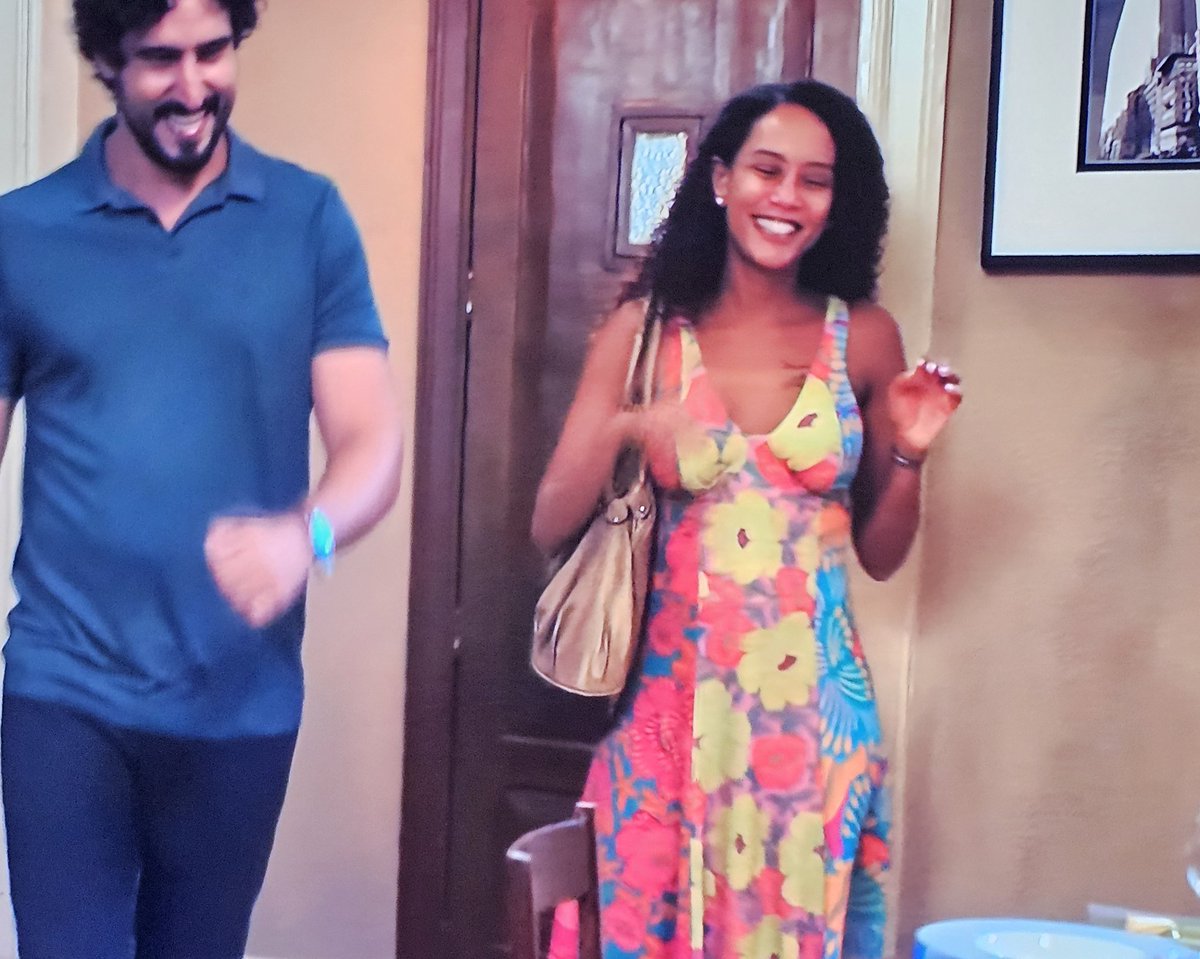 heluss's tweet photo. O guarda-roupa da Raquel é todo Farm. #ValeTudo https://t.co/C4Jcrqq8aA