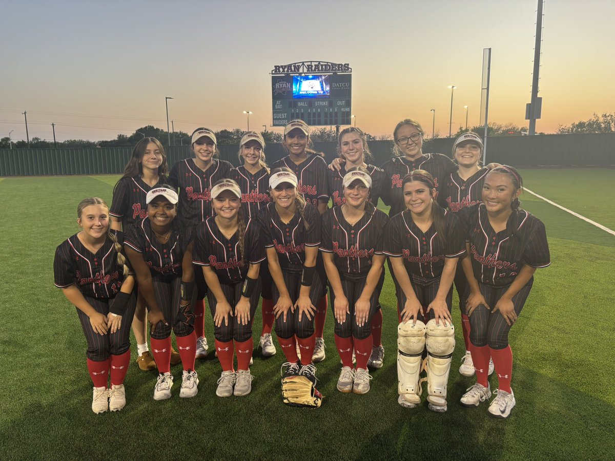 chhs_softball's tweet photo. Panthers win tonight and clinch a playoff spot @GCISD_Athletics https://t.co/eUIjGfu4bp