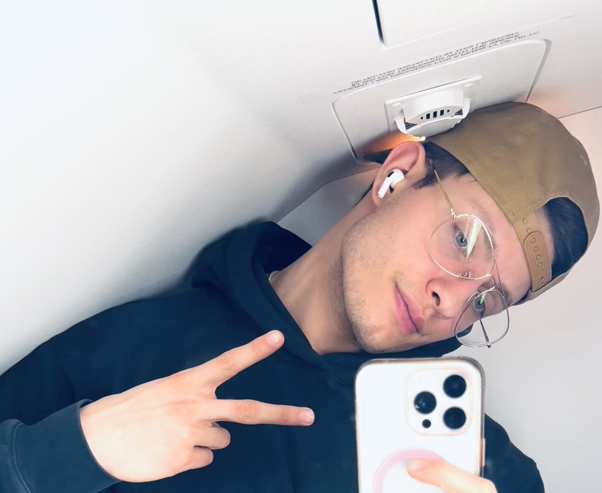 LauraTalmant's tweet photo. he’s so beautiful !!! 😍💗 #mattrife ✨ https://t.co/LC5wXJilF5