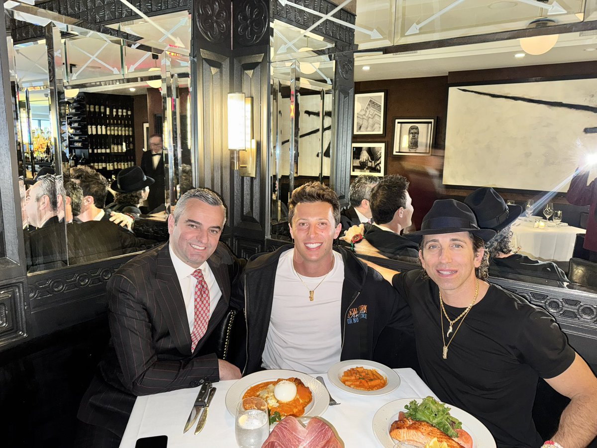 seanstellato's tweet image. Great night in New York with Stellato Sports @tommydevito007 @C_Manhertz thanks for the hospitality @nyknicks &amp;amp; love @Jumpman23 @TheGarden 

#StellatoSports #Blessed #NoBackingDown #Marvel