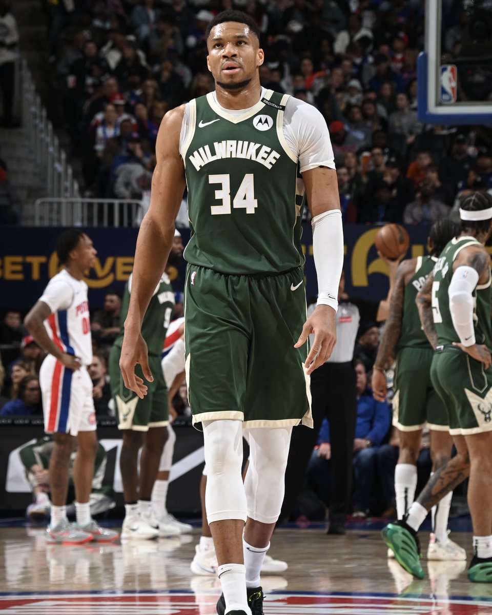 BleacherReport's tweet photo. Giannis drops a MONSTER triple-double against the Pistons 😤🔥

32 PTS | 15 AST | 11 REB

Bucks secure the No. 5 seed in the East 🦌 https://t.co/dnuQ92RmcE