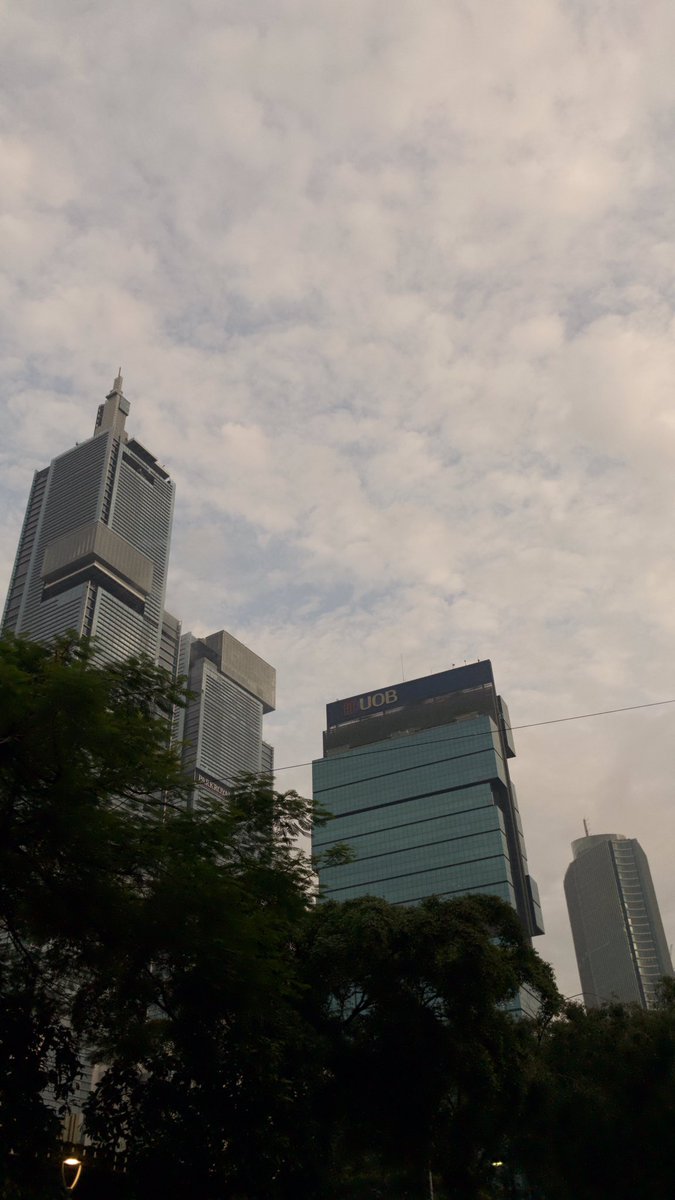 rainlyuuu's tweet photo. pgn ke jkt lagi, liat citylight😌 https://t.co/tXIGaGX1Jo