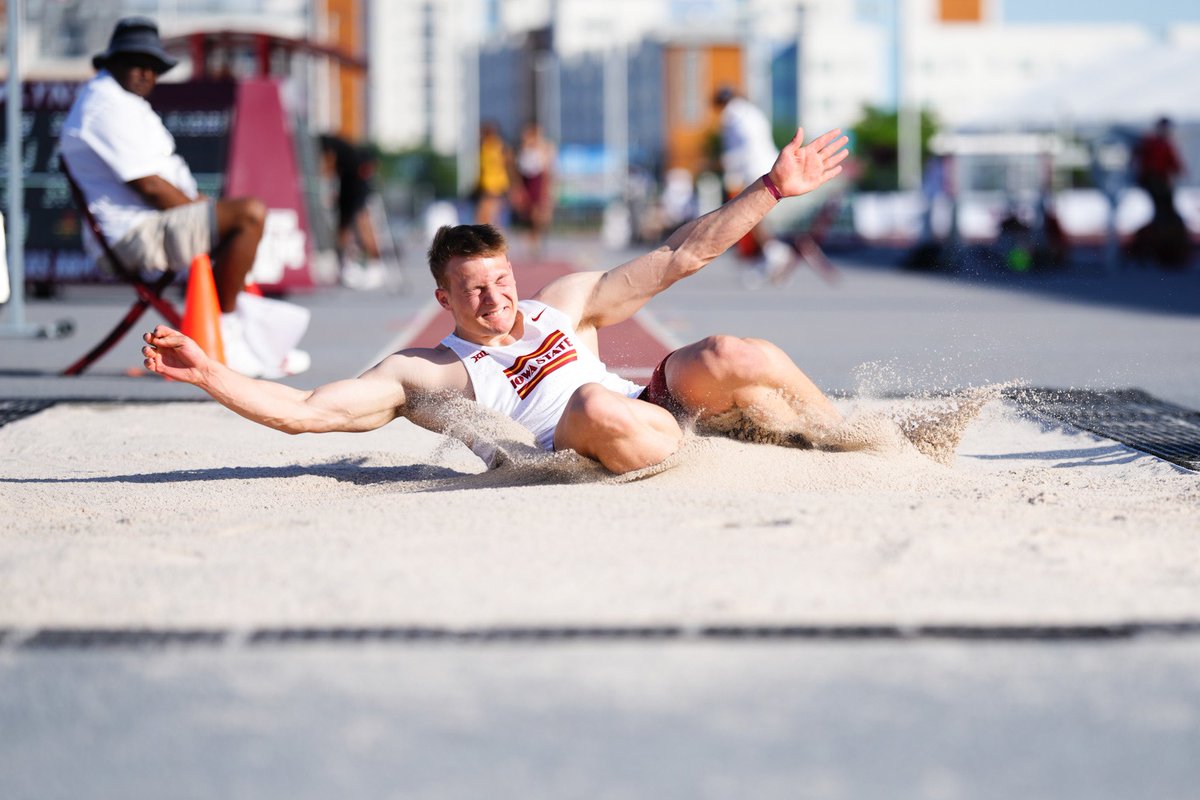 ✓ Day one. 

#CycloneSZN