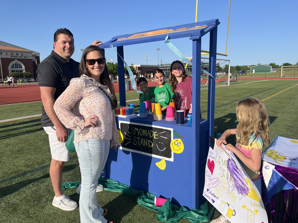 Love the dedication of my <a href="/Boyer_Elem_PISD/">Boyer Elementary</a> StuCo kiddos serving up lemonade to <a href="/Church4PISD/">Janette Church</a> <a href="/relay4life/">Relay For Life</a> <a href="/ProsperISD/">Prosper ISD</a> 🤩💜💜💜
