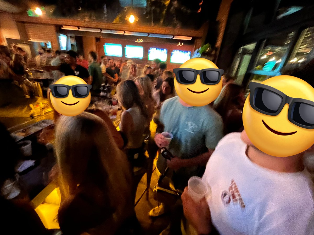 zynslut69's tweet photo. Hard liquor at the bar if u don’t mind #MastersFriday #whiteboyweekend https://t.co/OXHCF0moBo