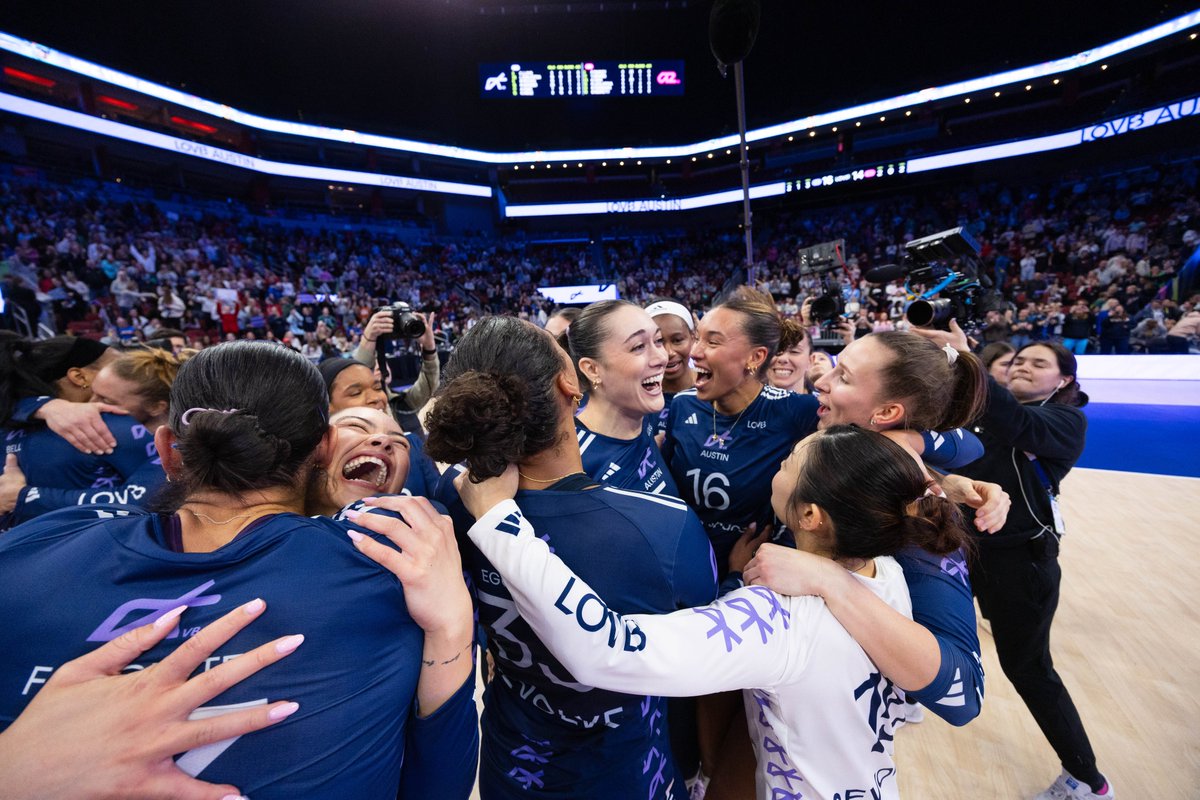 lovbatx's tweet photo. This team> #lovbfinals https://t.co/YU3nCpvt7N