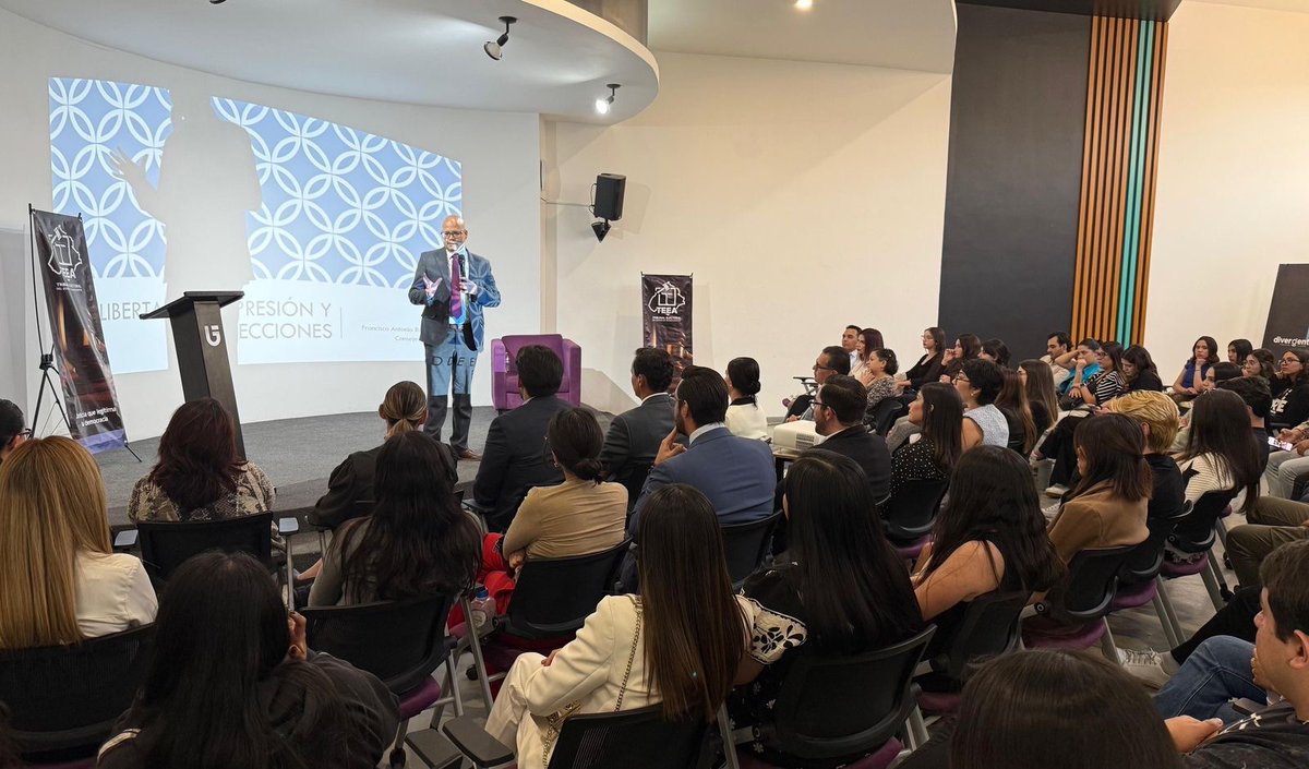 Teea_ags's tweet photo. EL día de ayer se realizó el lanzamiento del nuevo podcast del #TEEA “Voces de la Democracia”🎙️, acompañado de la conferencia “Libertad de expresión y elecciones” 💬 🗳️,impartida por el Consejero Electoral Francisco Rojas. https://t.co/x30Nbd6luk