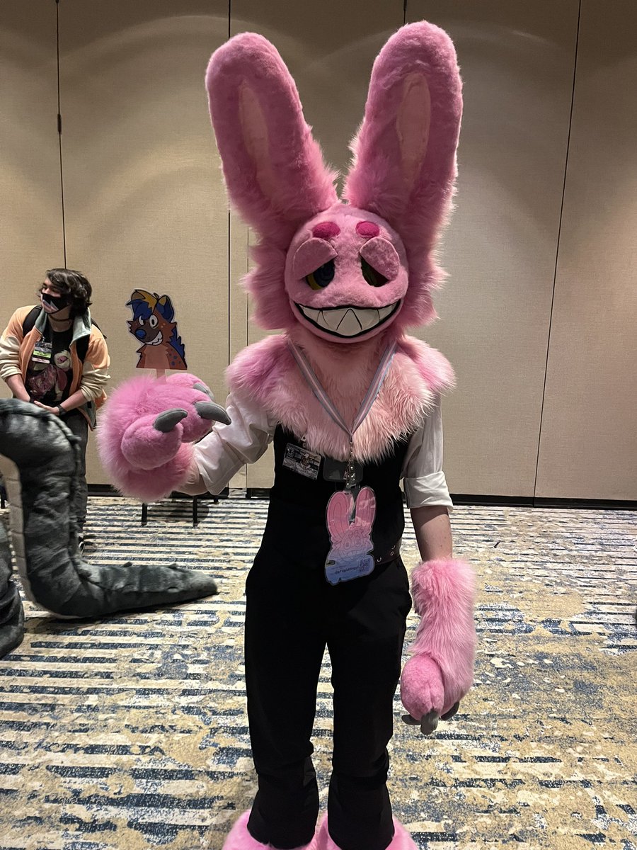 stupiddoggi's tweet photo. PLEASE. MY FIRSTBORN SON. HE NEEDS SUSTENANCE. 😟 #TFF25 #hyenason https://t.co/jPqUw66Ohp