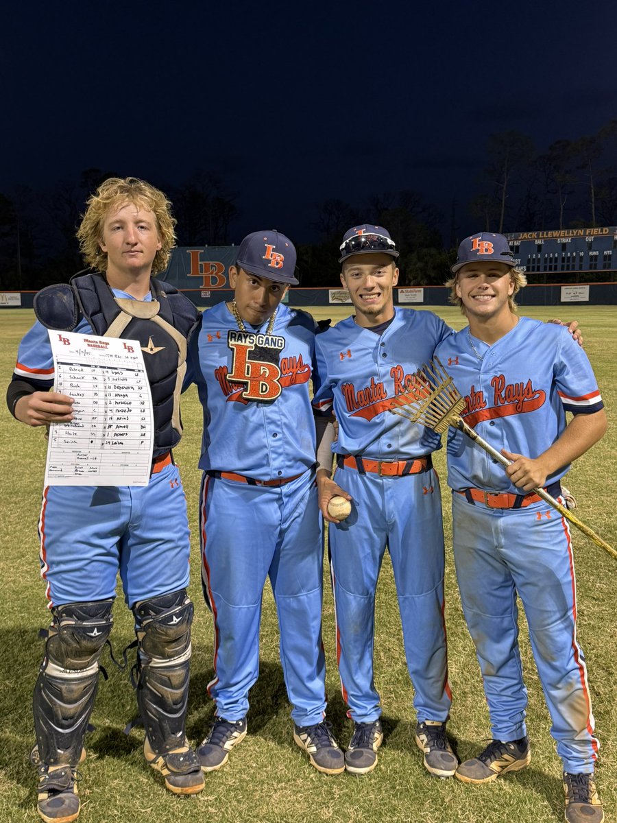 🚨RAYS WIN🚨 

Senior night was complete with a big win to close out the regular season! 

Patrick 1-2 | 1 RBI | 1 R | 1 BB 
Hale 1-1 | 1 RBI | 2 R | 2 BB 
Lackey 1-2 | 2 RBIs 

Next stop @ LaBelle for district playoffs round 1! 

#WE #RaysBaseball #AC