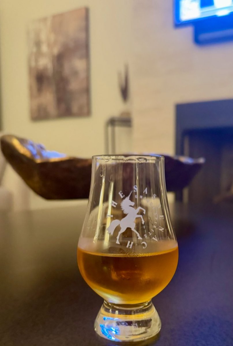 Sometimes, it’s just time for a “Wee Dram”!!!🎉💛⚜️🖤🎉!!!!🥃🥃🥃🥃 Just sayin…