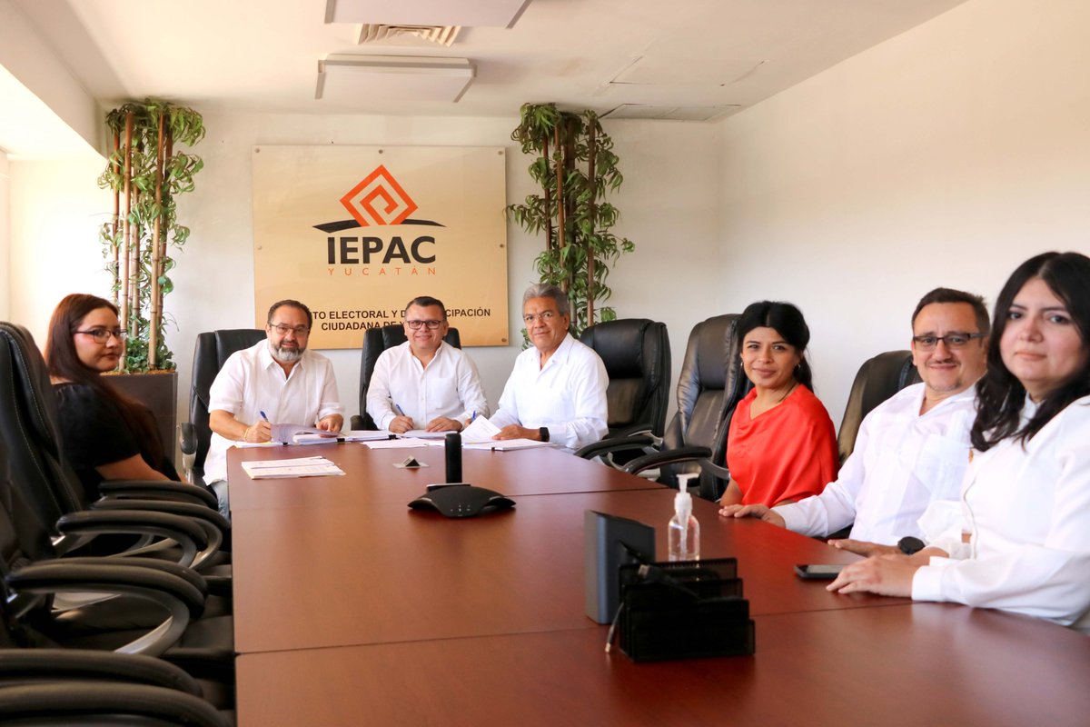 INEYucatan's tweet photo. Los presidentes del #ConsejoLocal del #INEYucatán, Luis Guillermo De @sandenis67 y del @IEPACYucatan @moybates signaron un convenio de colaboración como parte del 🗳️proceso para elegir integrantes del ⚖️ Poder Judicial local.
#VotaPoderJudicial2025mx https://t.co/b9m6n7exyO