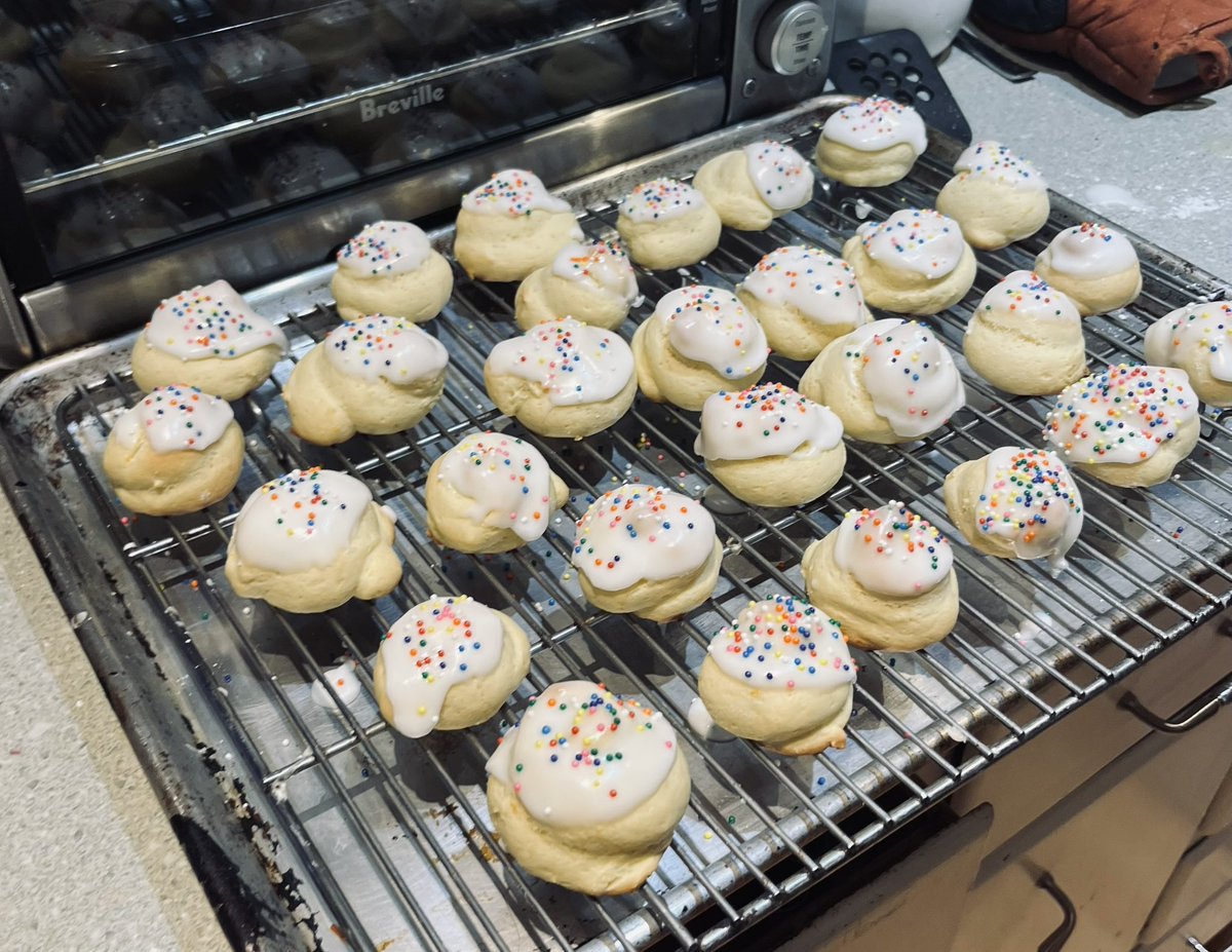 My niece is visiting and so I taught her how to make her great-great-grandma’s anginetti cookies cuz they’re her favorite. She always ices them but this time she made them start to finish. So proud of her 🥰 #mangia #familyrecipe #famiglia #ftw