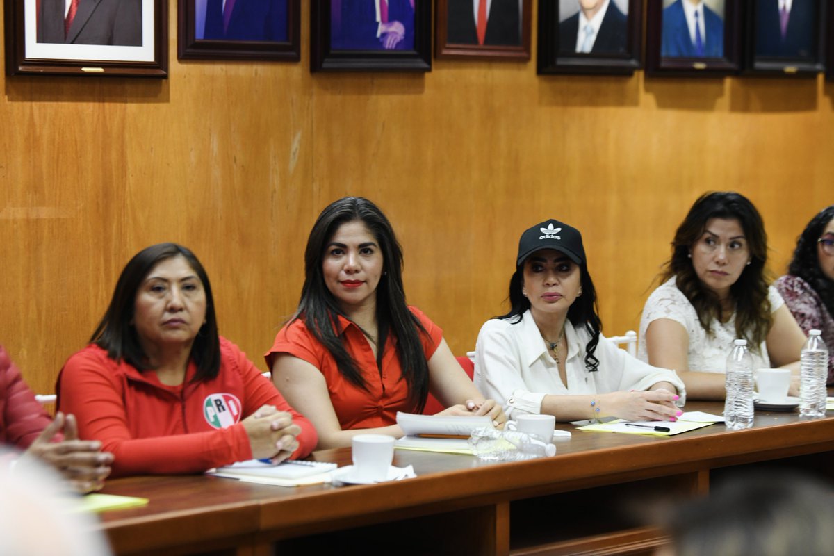 Estamos en el <a href="/PRIVeracruz_/">CDE PRI Veracruz</a>, reunidos con la clase política y los comisionados para el Proceso Electoral 2025.

¡Este equipo está listo para ganar! Aquí hay rumbo, hay fuerza y hay proyecto para devolverle la grandeza a cada municipio de este gran estado.

Veracruz se cansó del