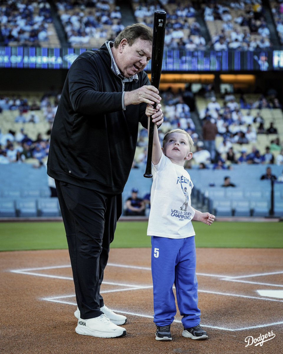 Dodgers's tweet photo. Freddie’s dad teaching Brandon how to do Dad’s walk-off grand slam pose. 🥹 https://t.co/RLP0xO8GU0