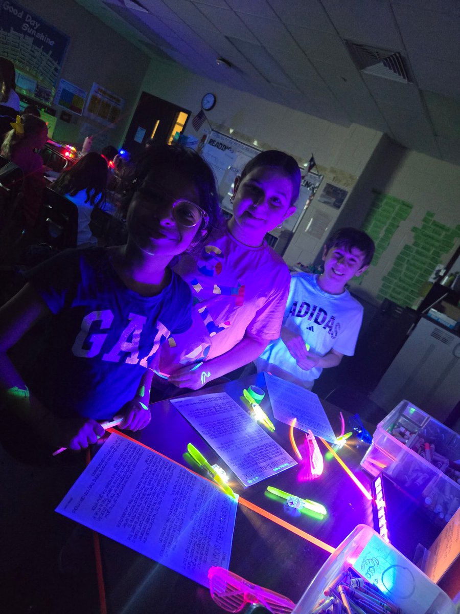 TISDTCES's tweet photo. Fourth-grade ELA students and staff were glowing today during their comprehensive review of skills in preparation for next week's state assessment. https://t.co/w23Ofw9dnB