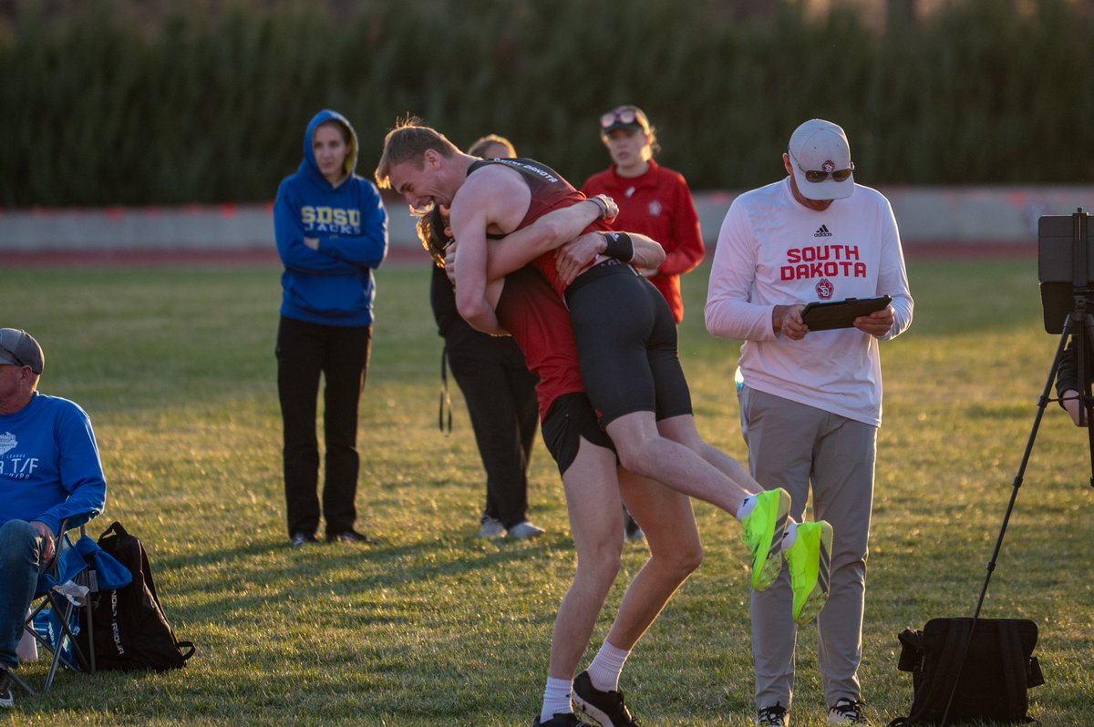 A good day to celebrate some pole vault PRs 🔥

Marleen Mülla: 14-11.5 (4.56m)
Spencer Buley: 17-6.5 (5.35m)
Tre Young: 17-6.5 (5.35m)
Owen Spartz: 16-2.75 (4.95m)

#GoYotes x #WeAreSouthDakota