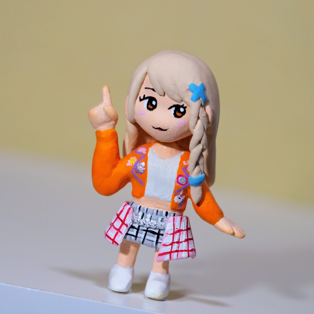 ss4235548ss's tweet photo. #レッスントゥミー #今宮ムギ ちゃんの人形です。とてもとても遅いけど誕プレです。ムギちゃんは明るいし楽しいしイラストも上手でいい娘です。なので人形はなんとなく本人イラストを参考に作りました。5/8は新宿ReNYでワンマンライブがあります。 https://t.co/3s9EcKa038