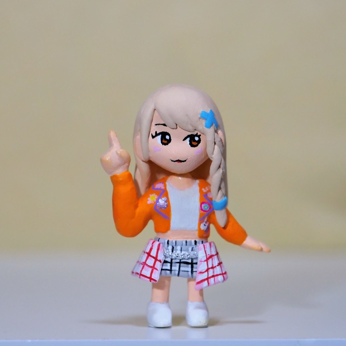 ss4235548ss's tweet photo. #レッスントゥミー #今宮ムギ ちゃんの人形です。とてもとても遅いけど誕プレです。ムギちゃんは明るいし楽しいしイラストも上手でいい娘です。なので人形はなんとなく本人イラストを参考に作りました。5/8は新宿ReNYでワンマンライブがあります。 https://t.co/3s9EcKa038