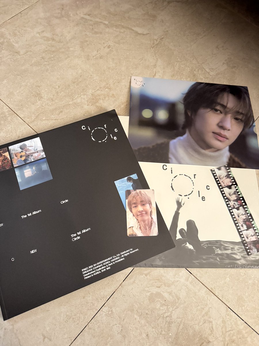 everybarae's tweet photo. Late post but a big thank you @fromfansforfans for the onew circle albums I got last week. Another album in the collection. ☝🏻Ang ganda and ang laki niya pala sa personal. 😭😭 https://t.co/oakg3PcmzD