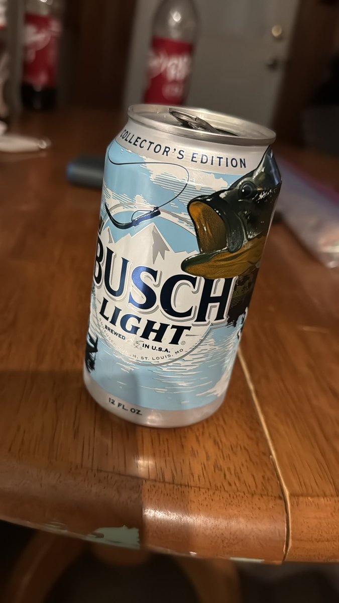 broodude's tweet photo. @itsJohnRocker Busch lattes Rocker! Like a real American! https://t.co/MdmxJEyMR3