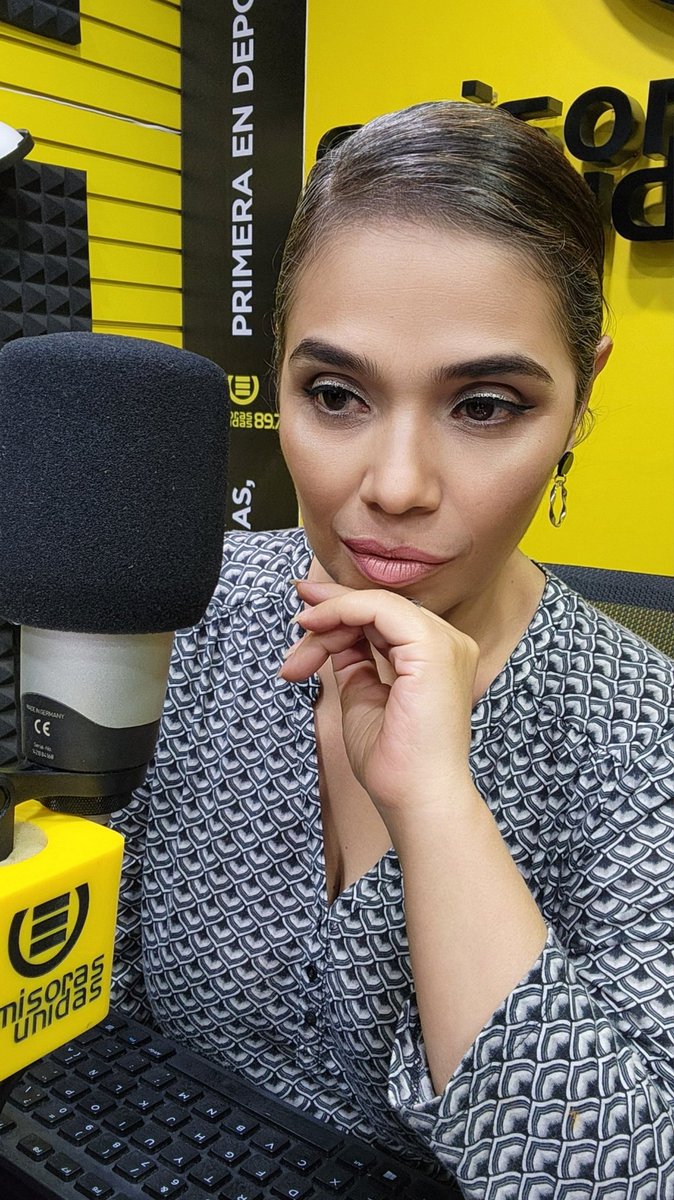 julissa_eu's tweet photo. Te espero en 
@EmisorasUnidas
#RadioEnLinea https://t.co/kmOvBND796

 🎙🎧📻📲 https://t.co/6bIluOxA5W https://t.co/iMN5N3VYZC