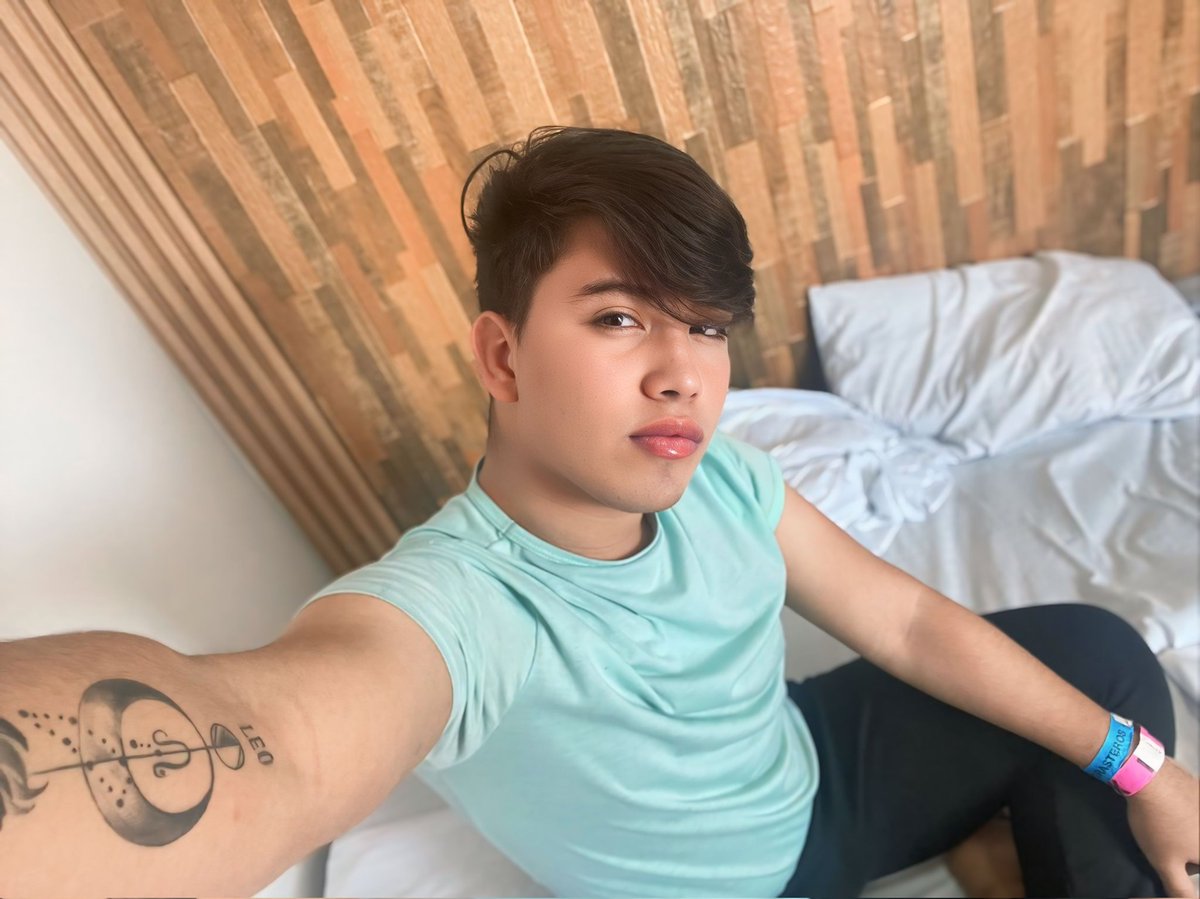 Daniel_sl013's tweet photo. Hola chicos 👋 
Siganme en ig: Iamdaniel_13
El que me siga y me envie un mensaje le daré un regalito 🔥
#gaynalgon #gaysexy #culogrande https://t.co/apwzQvv90C