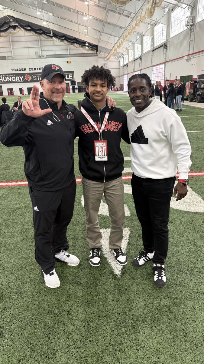 12donatello's tweet photo. Thank you @LouisvilleFB @deionbranch84 @CoachSteveEllis @MarkIvey90 @CoachRonEnglish @CoachMarkHagen for the visit and invite to Louisville's Spring Game! Had an amazing time, and I can't wait to come back over the summer! #GoCards 

@RealCoachBruno1 @brucewill15 @CBASyrFootball https://t.co/Op3tAhznRH