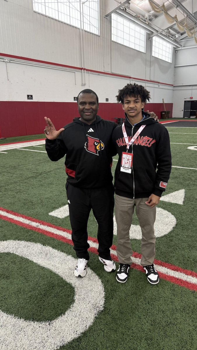 12donatello's tweet photo. Thank you @LouisvilleFB @deionbranch84 @CoachSteveEllis @MarkIvey90 @CoachRonEnglish @CoachMarkHagen for the visit and invite to Louisville's Spring Game! Had an amazing time, and I can't wait to come back over the summer! #GoCards 

@RealCoachBruno1 @brucewill15 @CBASyrFootball https://t.co/Op3tAhznRH