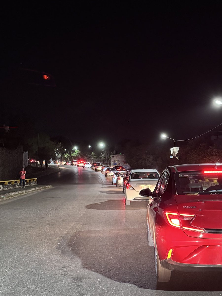 LilianaMaret's tweet photo. Así se encuentra la Av. Juan Pablo II, para llegar al Hípico Vista Hermosa, sede de la #FeriaDeLaPrimavera 2025, son más de 20 minutos en un pequeño tramo https://t.co/7n53Rm4QPY