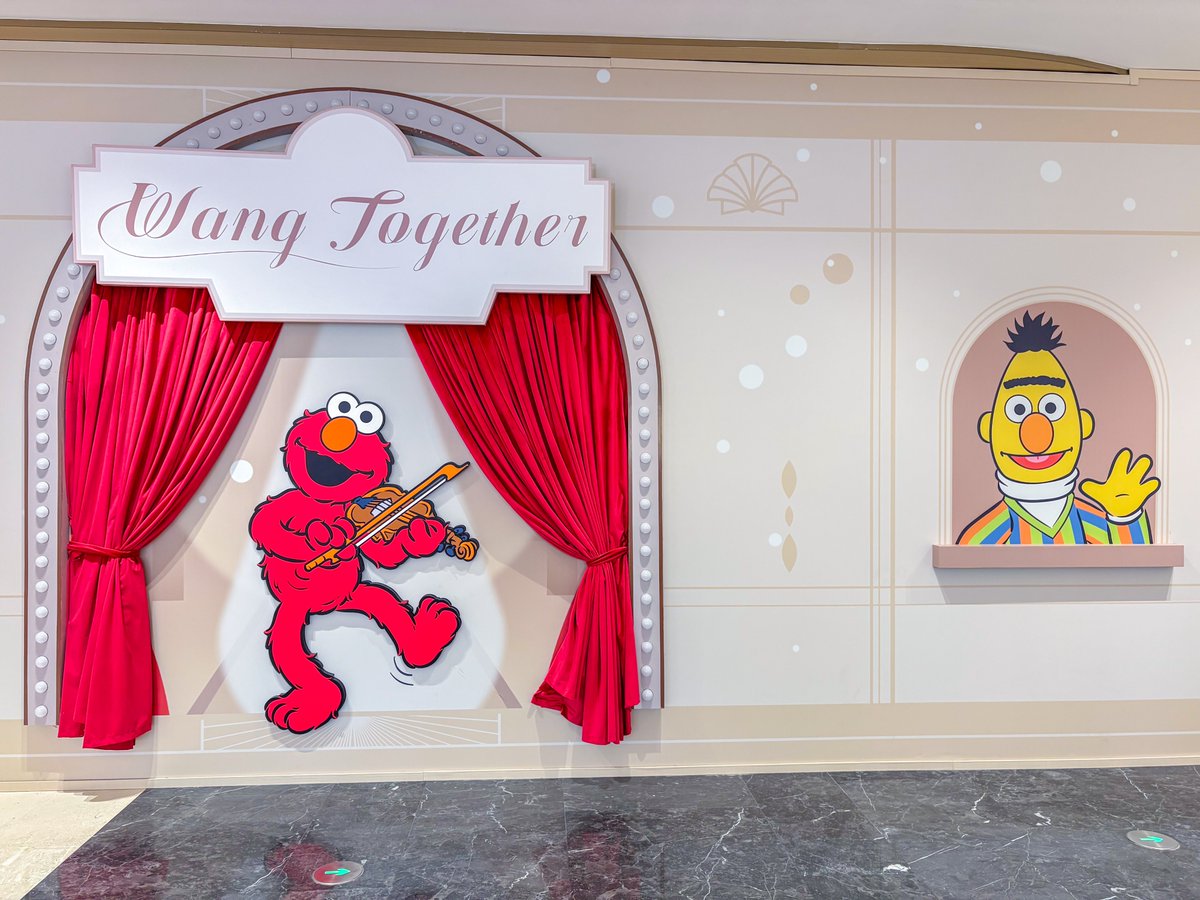 VisitBeijingcn's tweet photo. #Wangjing MixC, a new commercial complex in Chaoyang District, emerges as a hub of #shopping, dining, entertainment, and culture. The "#SesameStreet" exhibition, with fun cartoon installations, has become a popular photo spot for all ages. #BeijingShopping #VisitBeijing https://t.co/QWOO41ExwW
