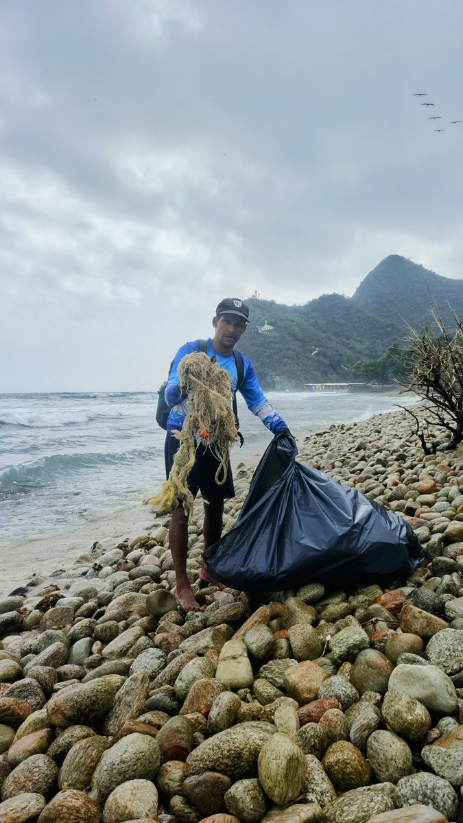 GECarrasquel's tweet photo. 🌊En apoyo al operativo #SemanaSanta2025 participando con las #BrigadasAmbientales @fundacionazul @minturvzla en otra jornada de #LimpiezaDePlayas y retiro de plásticos en la playa ribera #Tipire, en #PuertoColombia #Choroní #Aragua #Venezuela https://t.co/zfpOeMGmjG