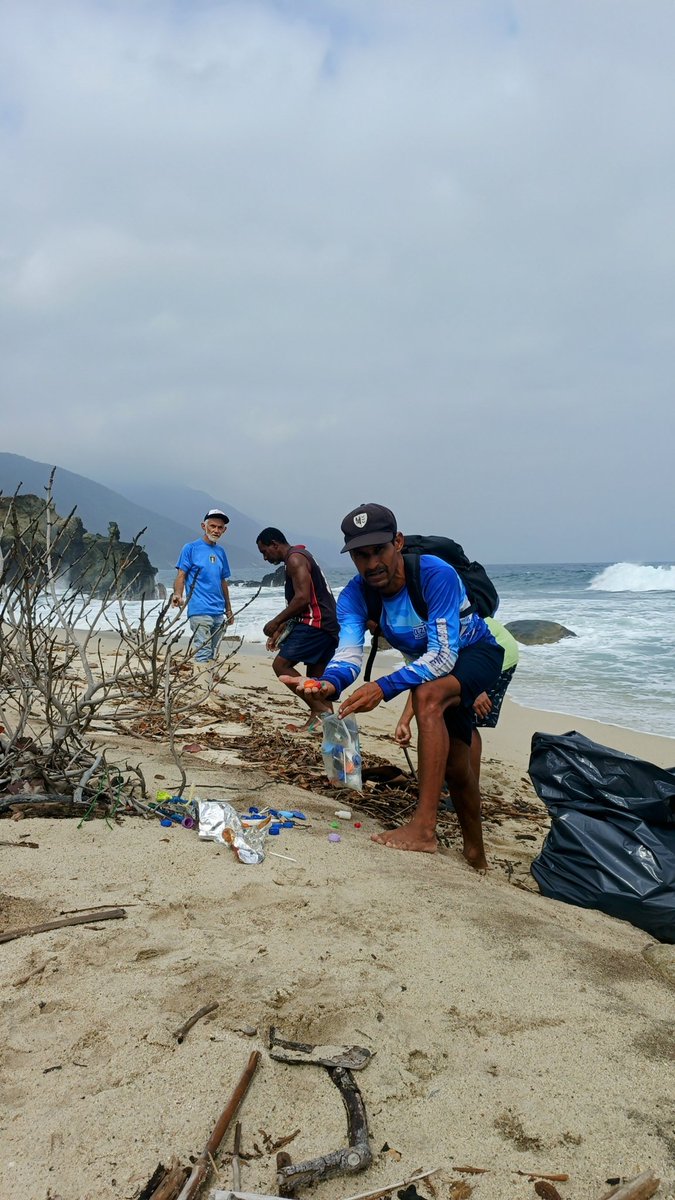 GECarrasquel's tweet photo. 🌊En apoyo al operativo #SemanaSanta2025 participando con las #BrigadasAmbientales @fundacionazul @minturvzla en otra jornada de #LimpiezaDePlayas y retiro de plásticos en la playa ribera #Tipire, en #PuertoColombia #Choroní #Aragua #Venezuela https://t.co/zfpOeMGmjG