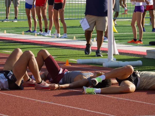 East Wildcat 800m runner Octavian DeLaSerna gave his all to earn a trip to the Uil Regional Championships! This is what it's all about!