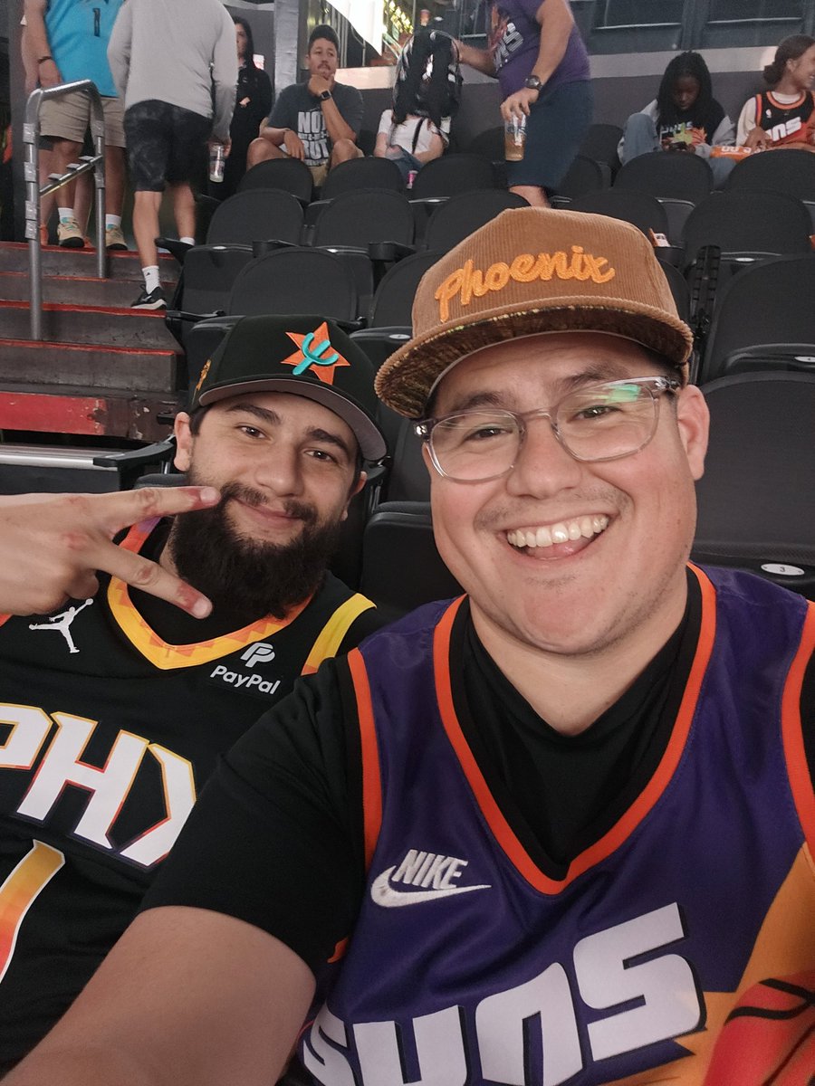 Alfeezzyy's tweet photo. Just got told I'm shooting a half court shot!! @Suns letss gooo https://t.co/RqzwhvmdNP