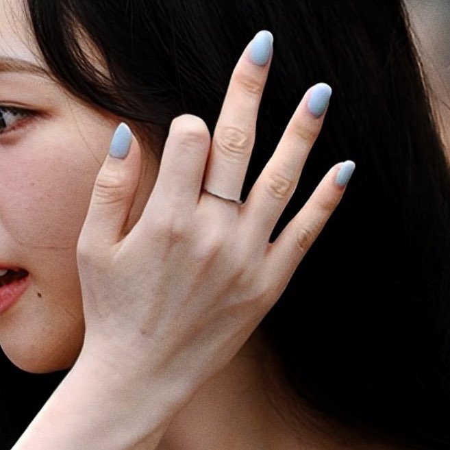 hello! 👋 this is a new account in honor of karina’s hands! share and retweet to spread! enjoy 😈