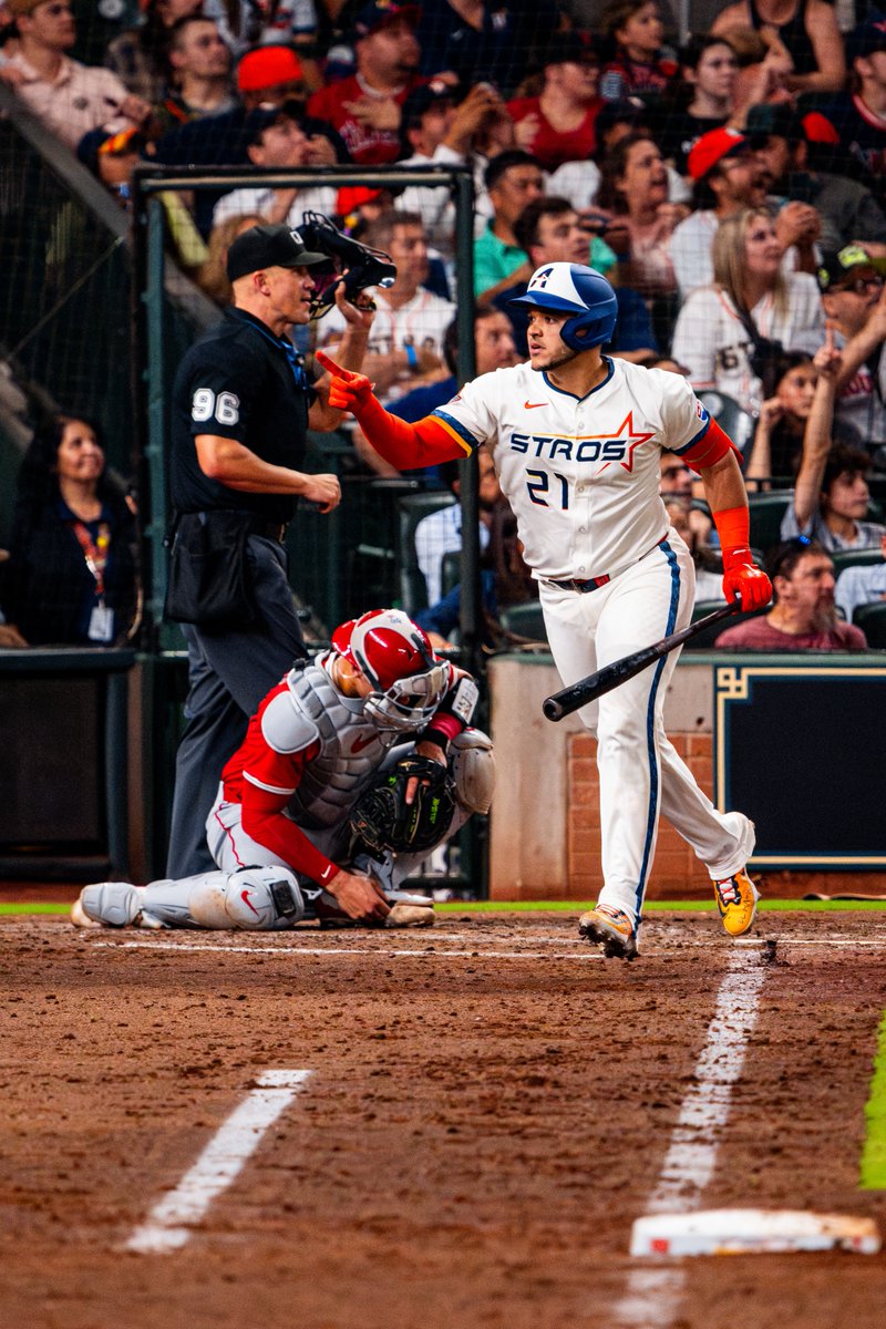 astros tweet picture