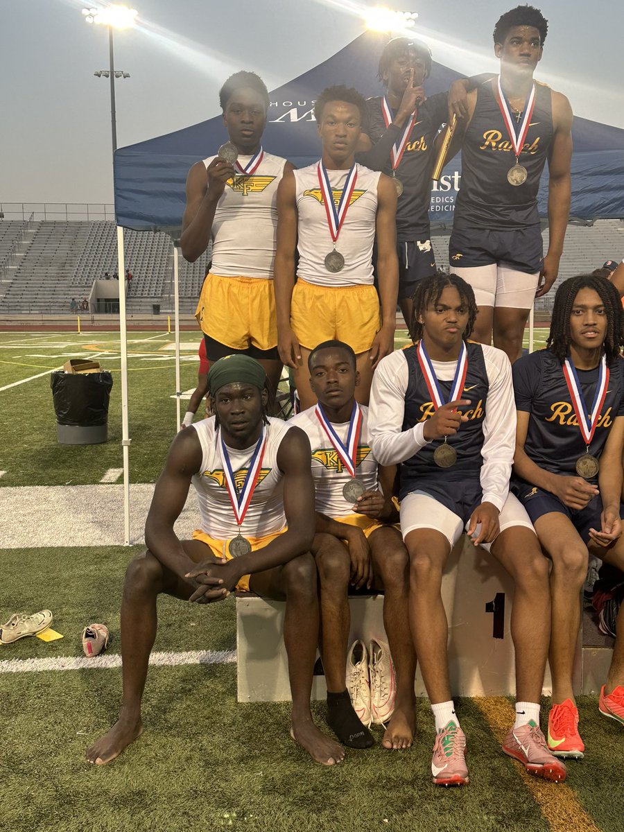 Congratulations to 4x400m relay team of Jamarcus White, Tolu Kuti, Armanie Weaver, and Justin Williams placing 2nd qualifying for Regionals.