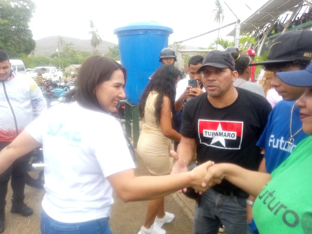El Mov. Revolucionario <a href="/TupamaroMRT_/">Movimiento Revolucionario TUPAMARO Vzla.</a> siempre presente, leal al legado de Chávez y Apoyando a <a href="/NicolasMaduro/">Nicolás Maduro</a>.

En el Mpio. <a href="/SucreMunMRT/">SucreMunMRT</a> Edo.  <a href="/Sucre_MRT/">Sucre_MRT</a> nos resteamos con #Johanna Carrillo <a href="/jhoagaby/">Jhoanna G Carrillo M</a>, nuestra Próxima Gobernadora

#VozDeLosPueblos
#TupamaroEsPueblo
#JhoannaEsPueblo