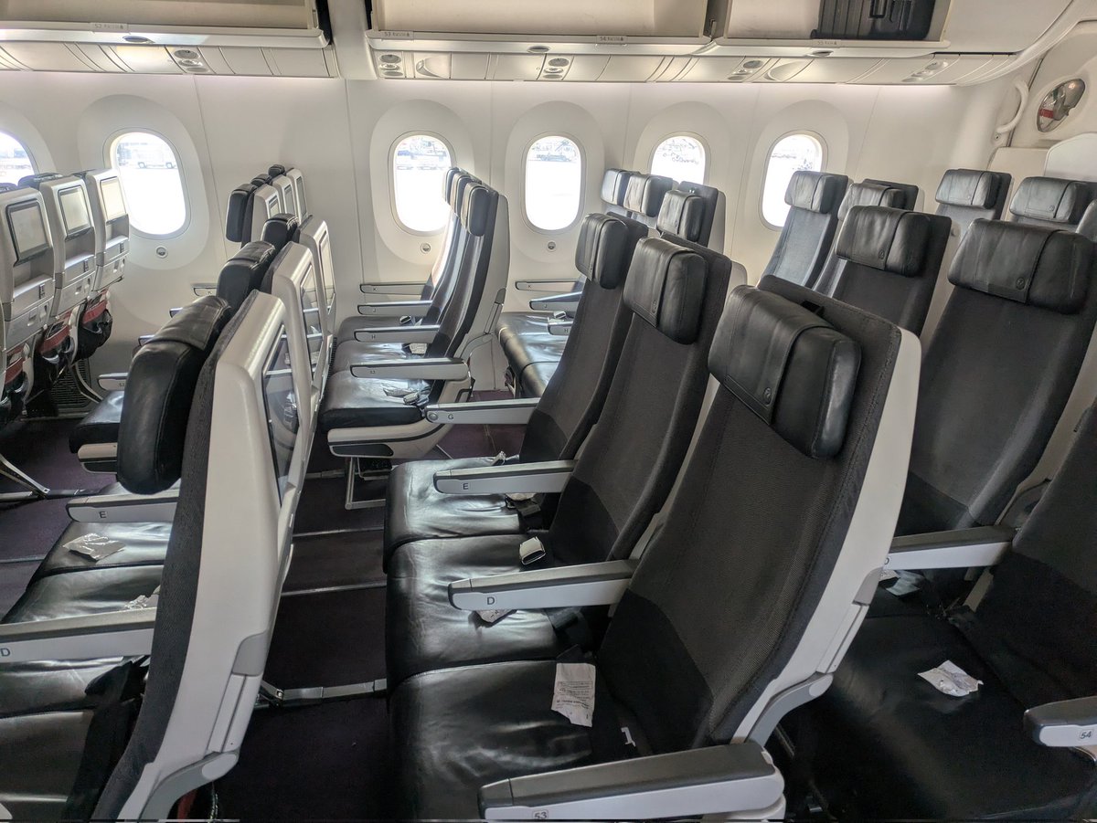JAL111便で、羽田から大阪/伊丹空港まで飛びました！ 機材はB787-8