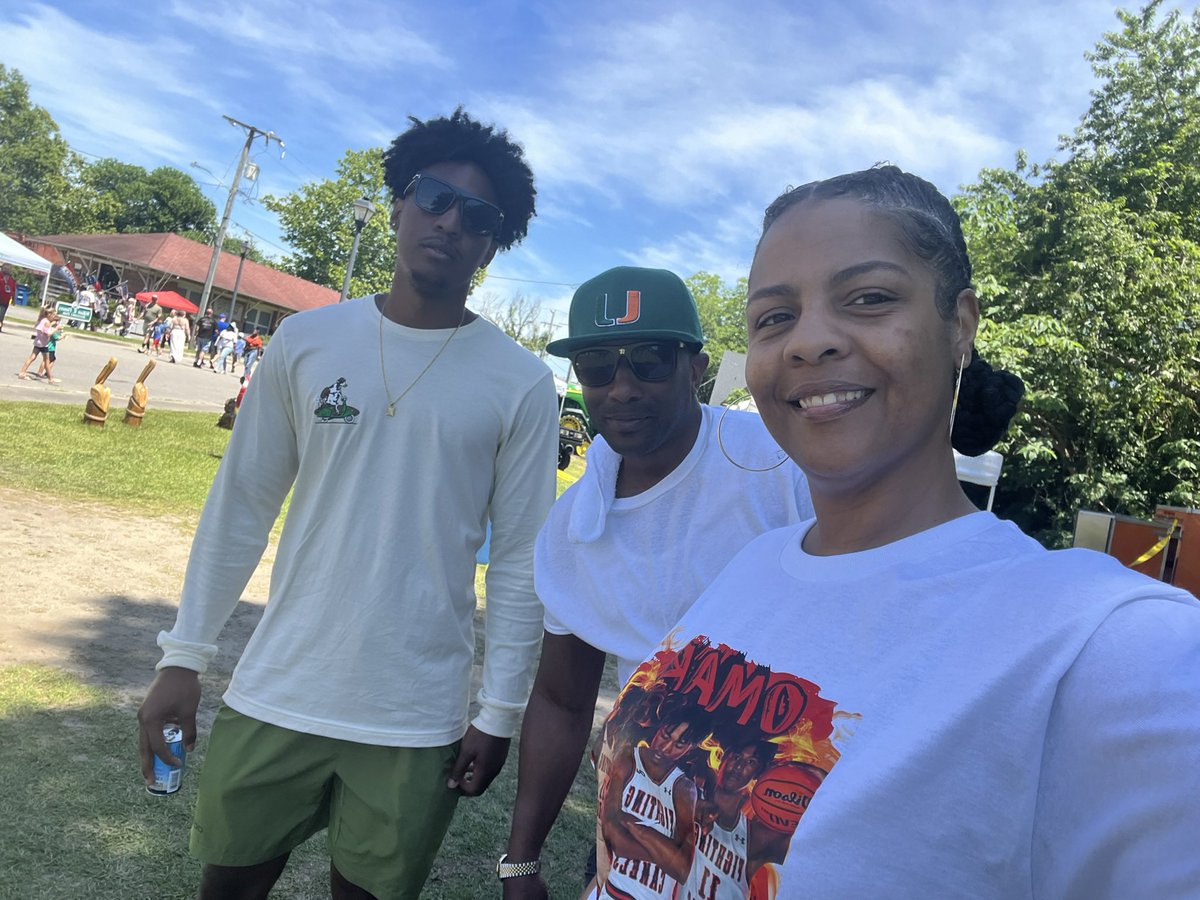 DeniseH_byrd's tweet photo. Tomorrow is my @OmarH2022 21st birthday — and not only will he be officially an adult, but he’s grinding! Degree number three is in the oven, and I couldn’t be prouder. #21loading #smalltowntalent #mywoo #countingdown🎂📜🇯🇲 https://t.co/PBLOiT38pQ