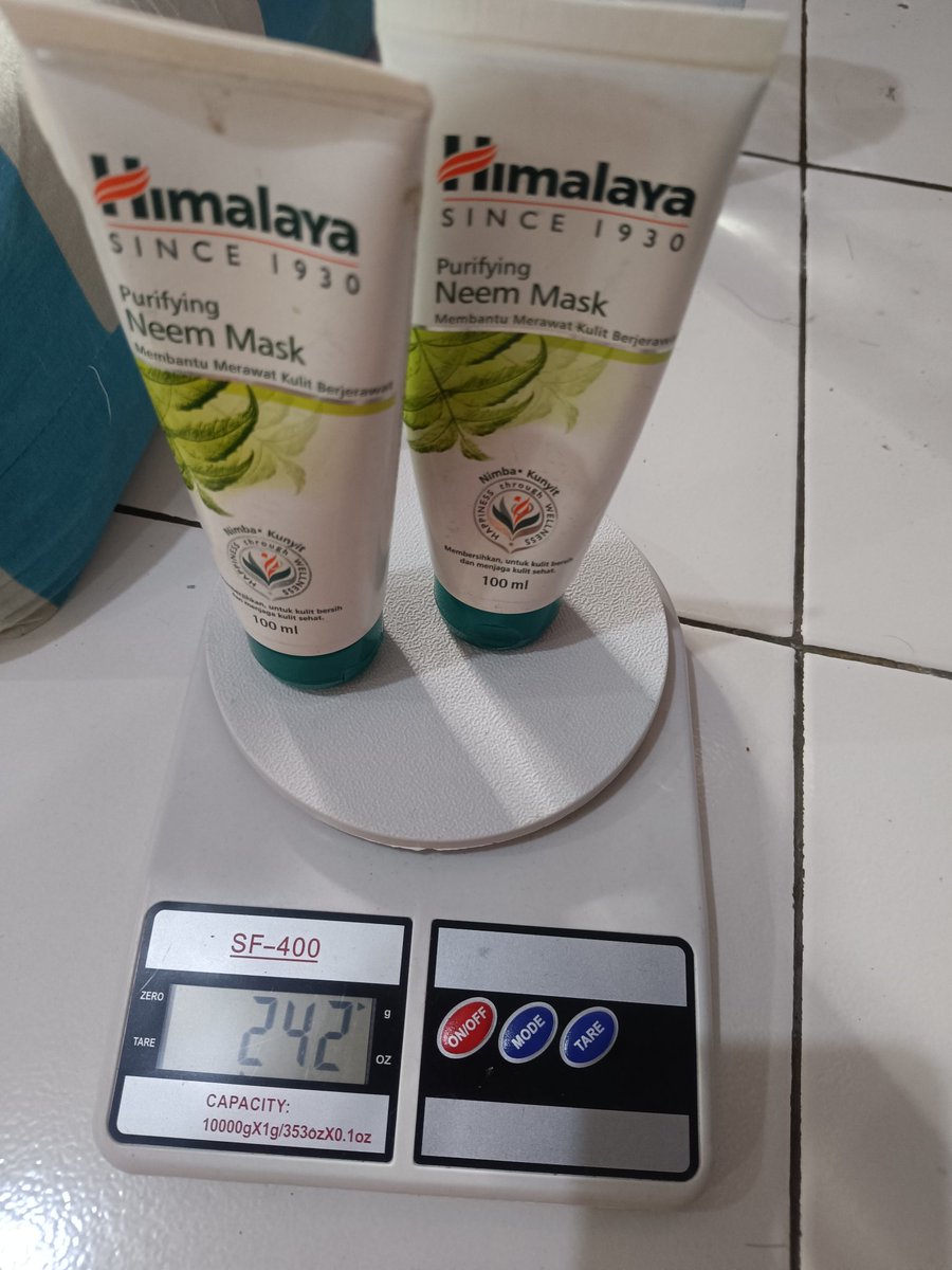mattohmat's tweet photo. @shanbinlucu Semua 35k aja, used sih tapi isi masih banyak ya ka total berat 240gram, bonus yang sachet twin pack https://t.co/uwJ8t9l4uB