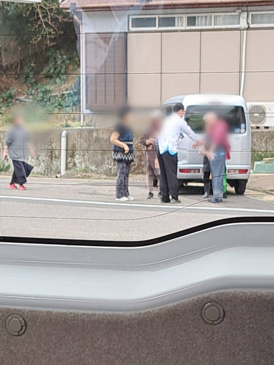 10nensakura's tweet photo. 本日も朝から各地で街頭演説をさせていただいています。
演説中にはたくさんの方から「頑張って！」「応援してるよ！」と激励の言葉をいただき、朝から本当に力をもらいました。
残りわずか、最後まで全力で走り抜きます！

#前田やすひろ #選挙戦最終日 #街頭演説中 #感謝と決意　　＃新上五島町 https://t.co/xCtz1jASaE