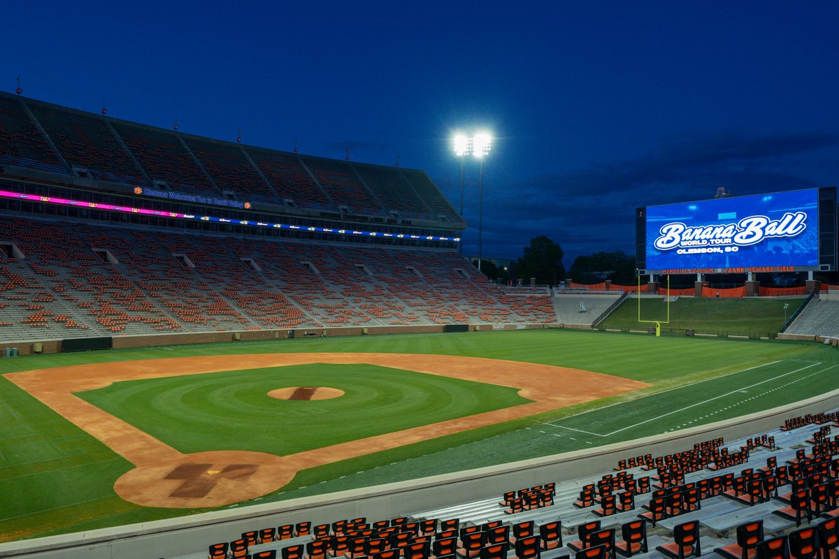 TheSavBananas's tweet photo. Death Valley is getting ready for Banana Ball👀

See you in two weeks, Clemson! https://t.co/jQdg8tbVhQ