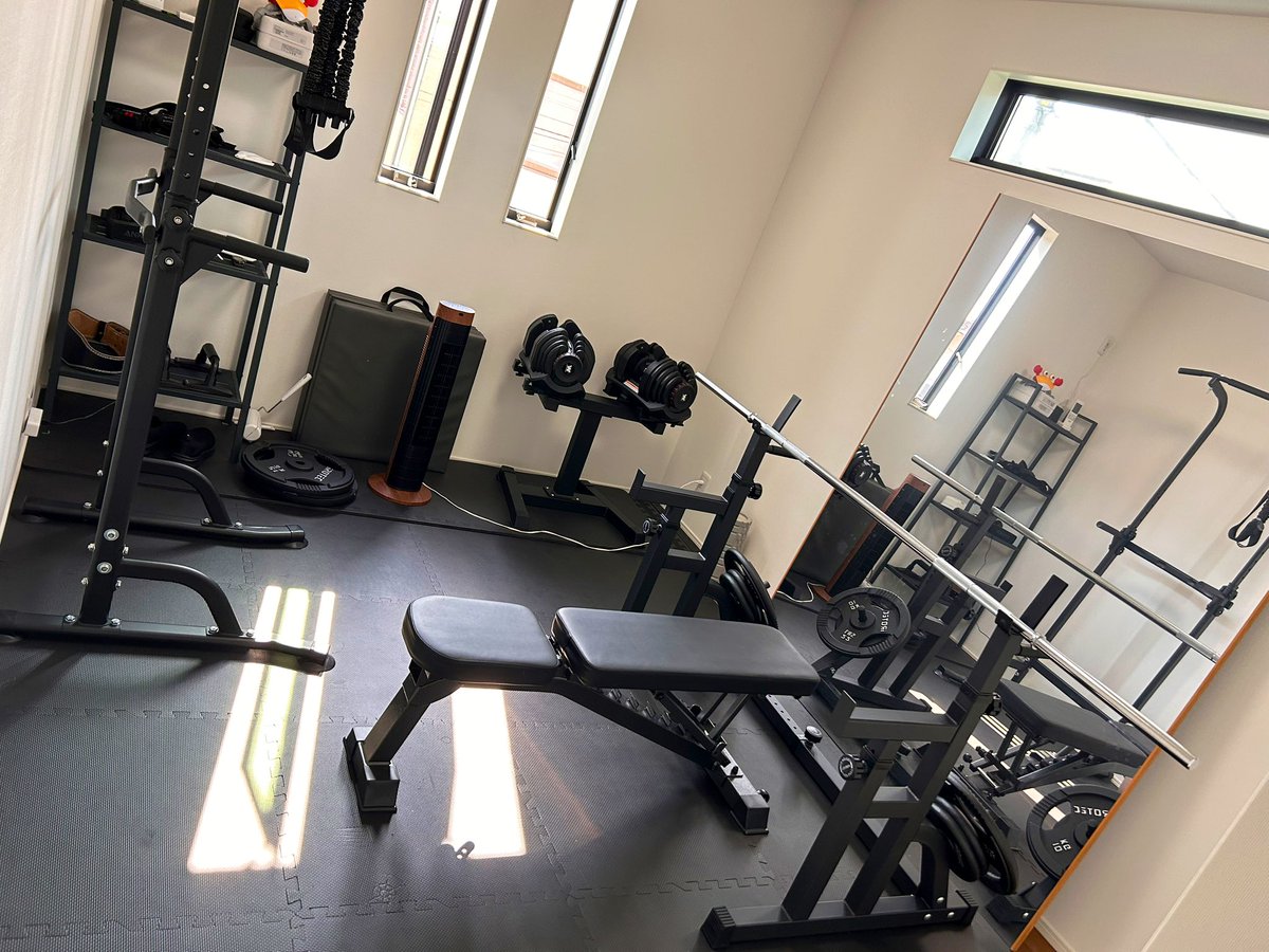 RightHookJP's tweet photo. ホームジム進化💪

SteadyのハーフラックとIrotecのバーベル&amp;プレート80kg分ゲット

パーソナルジム開そう笑
#筋トレ #ホームジム https://t.co/omJ2wvjJ5u