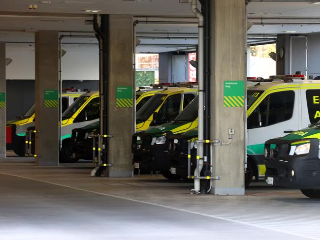Packed stands, full wards: Footy frenzy overruns SA hospitals adelaidenow.com.au/news/south-aus…