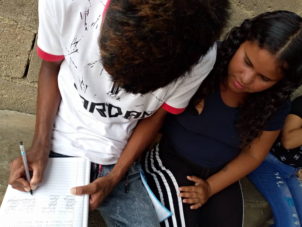 La formación nos da la claridad en la Acción, nuestros niveles de conciencia aumentan para la crítica revolucionaria, para el avance y transformación de la sociedad.
En esta coyuntura electoral la formación es primordial.

#VozDeLosPueblos
#TupamaroEsFormación
#EnSucreGanaJhoanna