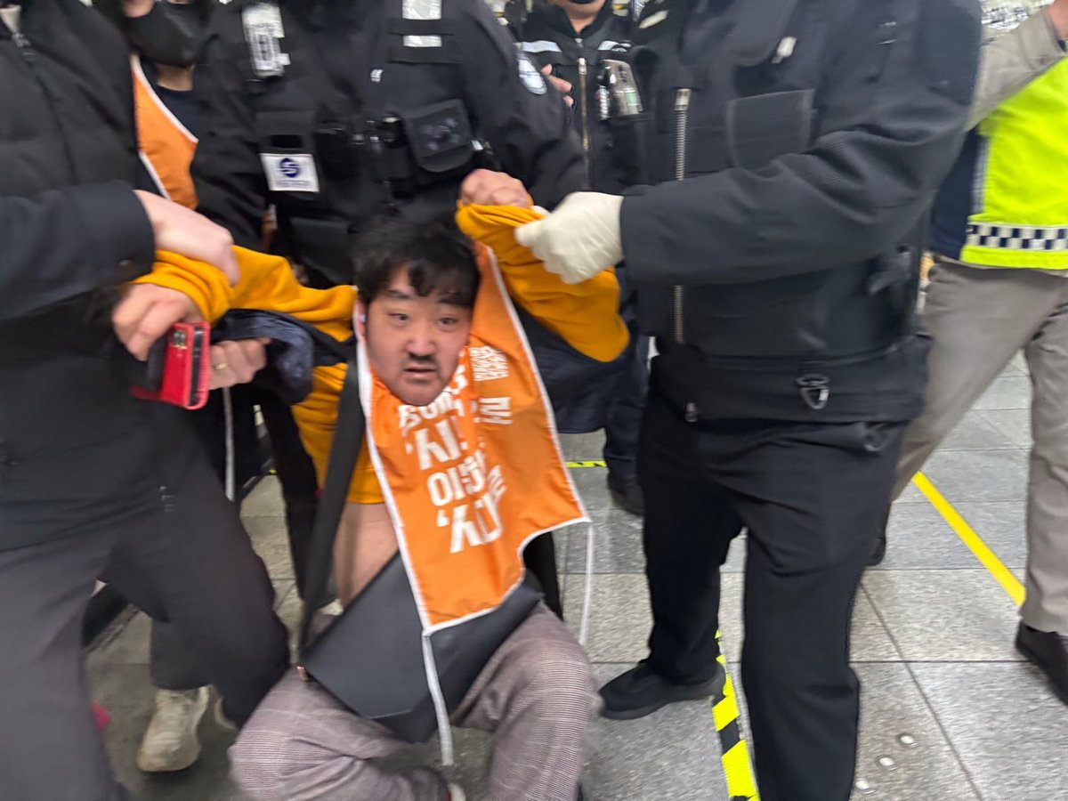 sadd0420S's tweet photo. 오세훈 서울시장님.
약자 동행 좀 그만 팔아요.
하지도 않으면서 뭘 계속 약자 동행을 한다 그러서요? https://t.co/F2fEYNthj8